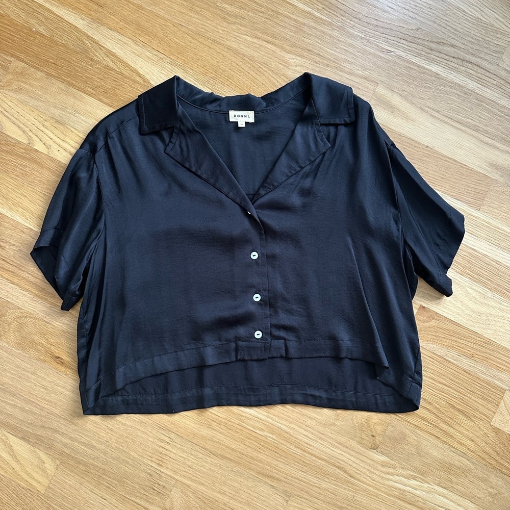 DONNI. Silky Short Sleeve